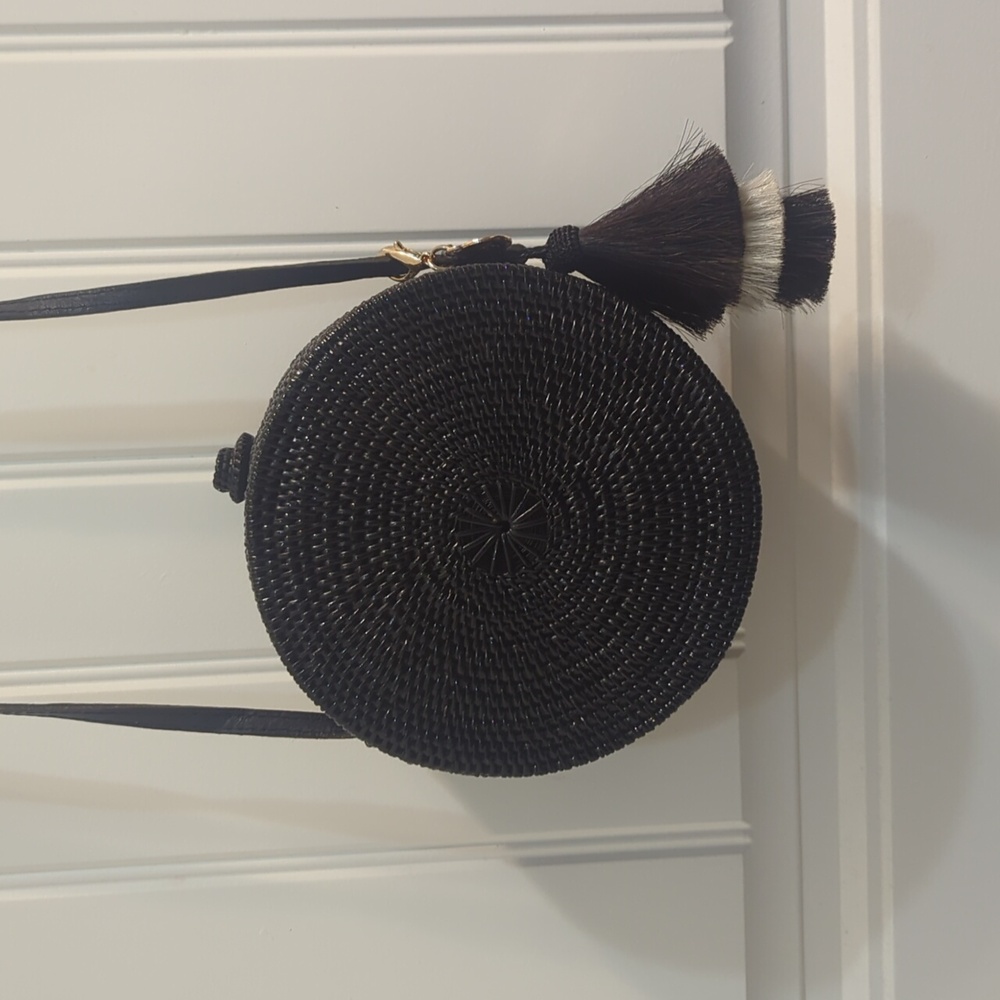 Bosom Buddy Circular Straw Handbag - Picture 9 of 10